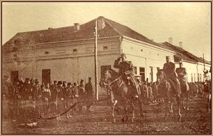 Vojvoda Mišić u oslobodđenom Valjevu 1914