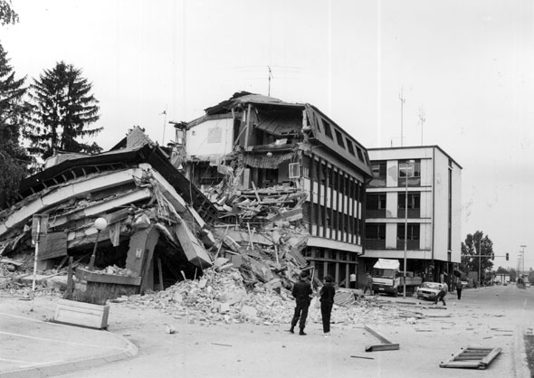 Zgrada SUPa u Valjevu, srušena u NATO bombardovanju 1999. godine