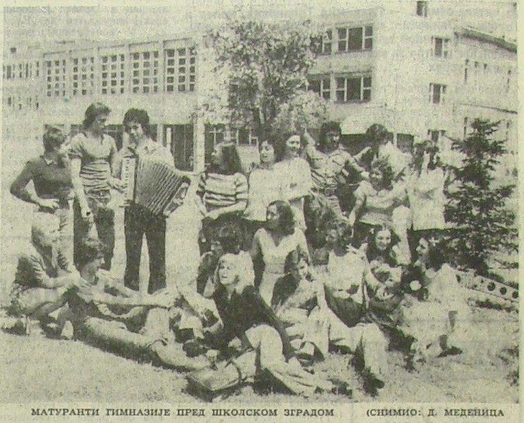 Maturanti Gimnazija Napred 25. maj 1973. (Napred, digitalizovana arhiva Biblioteke)