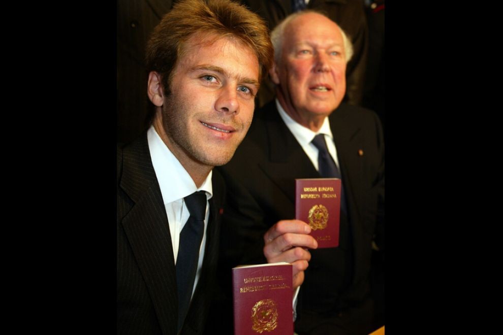 Unuk i sin poslednjeg Italijanskog kralja: građani Emanuele Filiberto i Vitorio Emanuele sa italijanskim pasošima koje su dobili 2002. godine kao i pravo da mogu da stupe na tlo Otadžbine